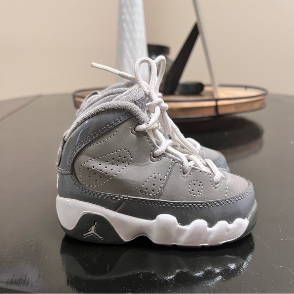 Jordan 9 Cool Grey 4C - Picture 2 of 6